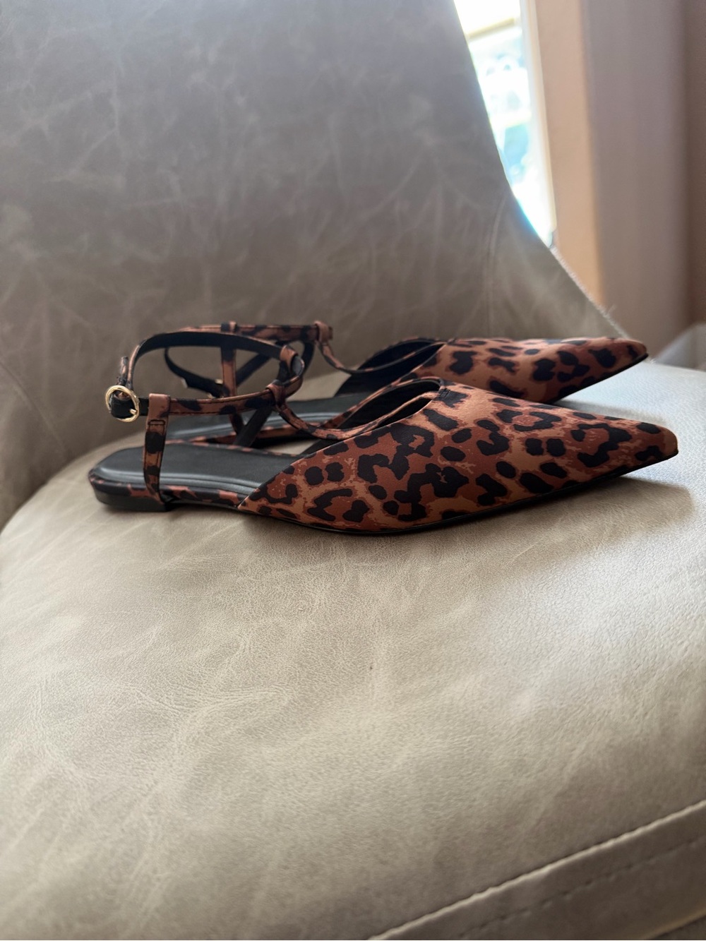 H&M Leopard Print T Strap Pointed-Toe Ankle Strap Flats - Brown/Black - Picture 3 of 6